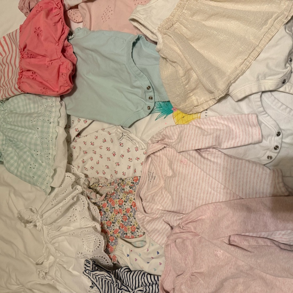 17 piece baby Gap bundle 6-12 months - Picture 3 of 7